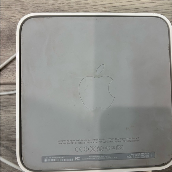 Apple A1408 AirPort Extreme Station With Cord ICES-003 - Picture 2 of 3